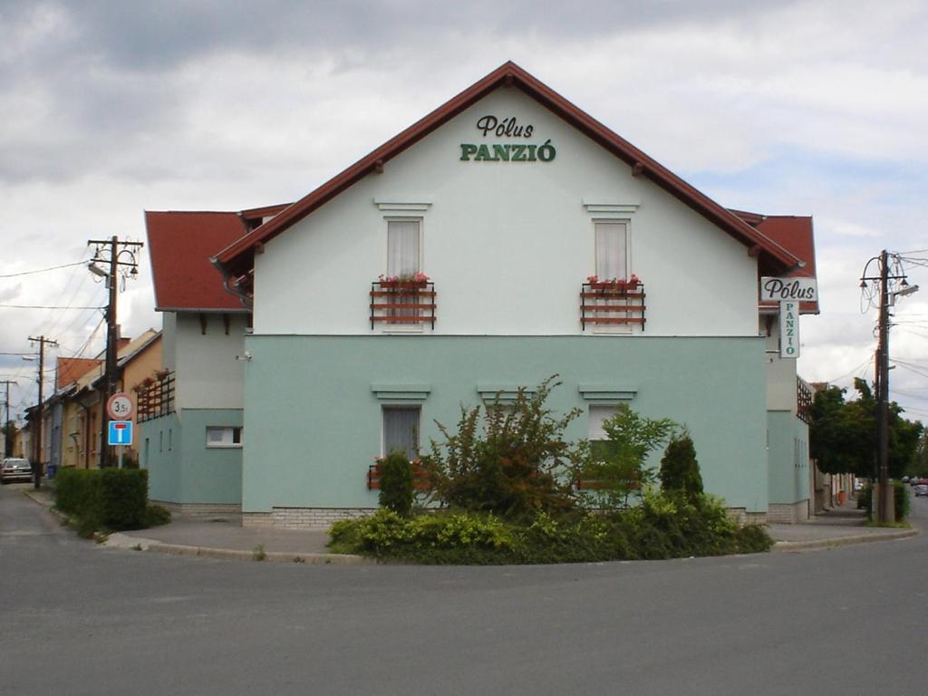 Polus Pension Sopron Eksteriør billede