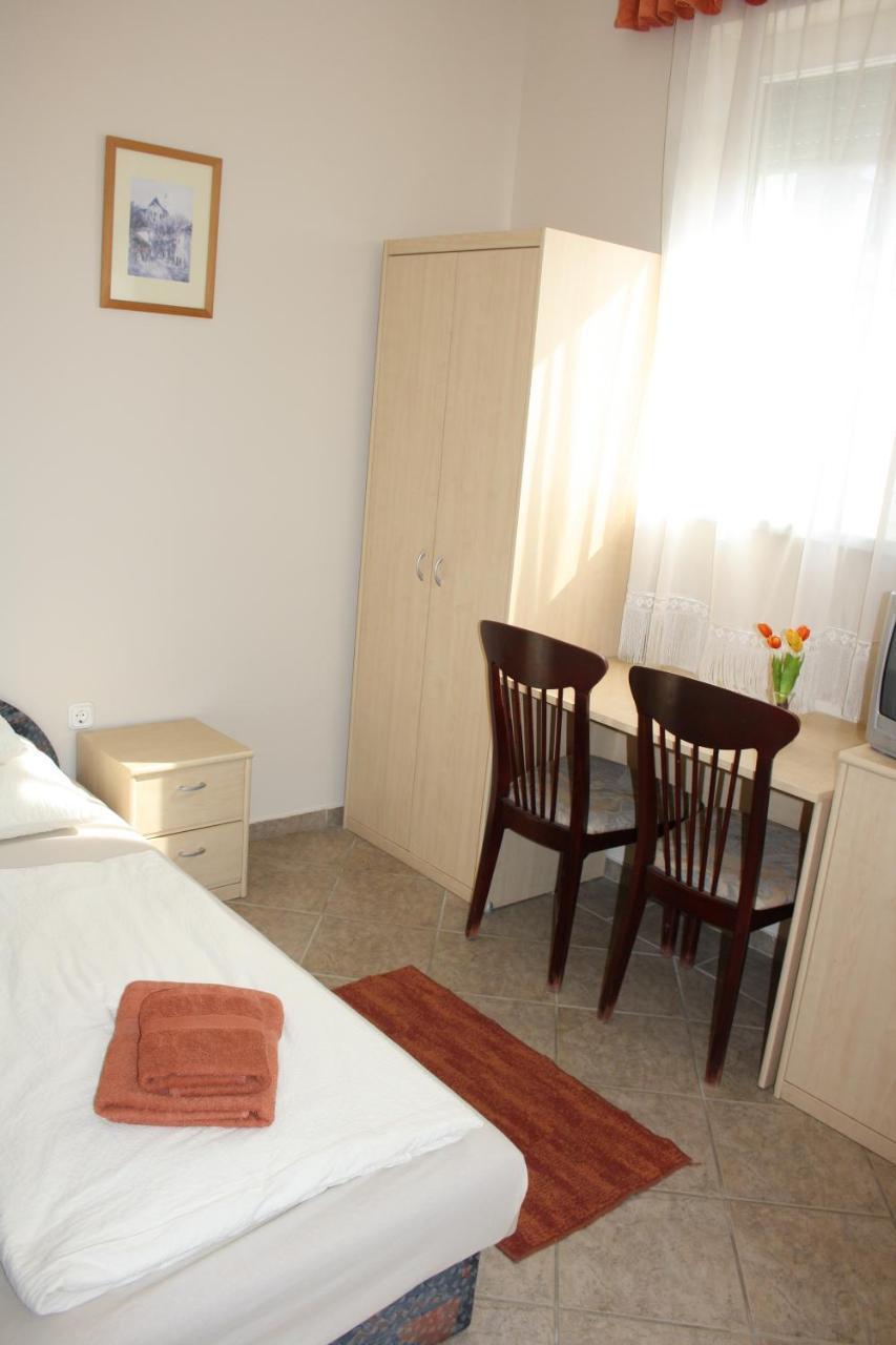 Polus Pension Sopron Eksteriør billede