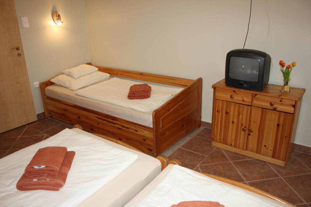 Polus Pension Sopron Eksteriør billede