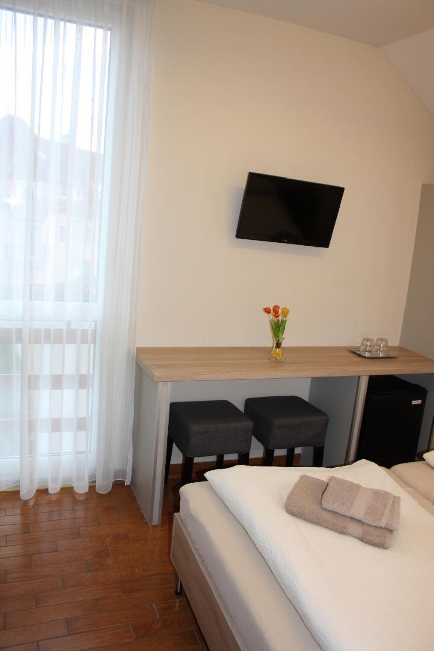 Polus Pension Sopron Eksteriør billede