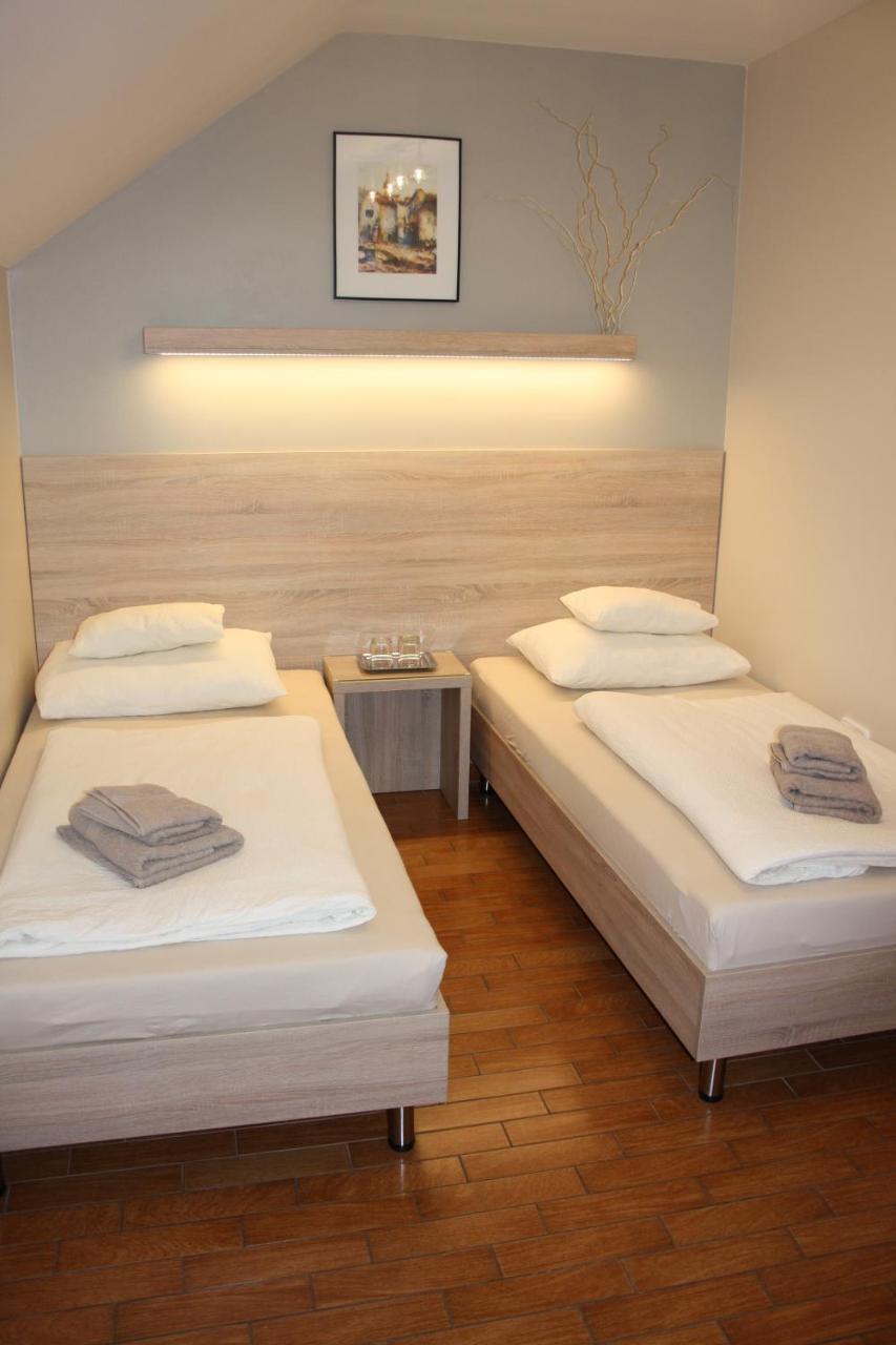 Polus Pension Sopron Eksteriør billede