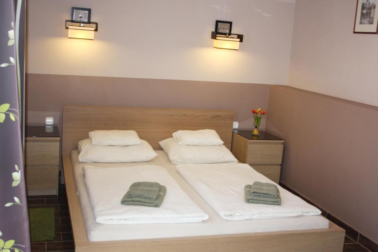 Polus Pension Sopron Eksteriør billede