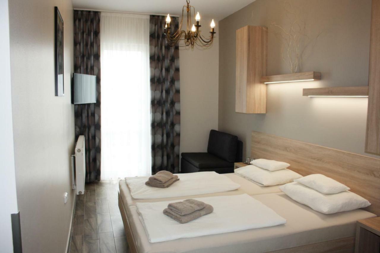 Polus Pension Sopron Eksteriør billede